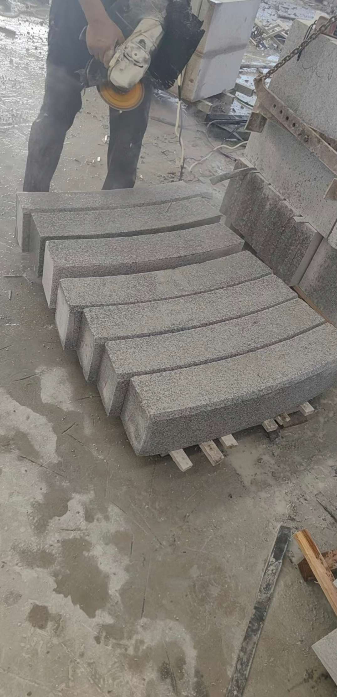 崇左芝麻白弧形路牙石