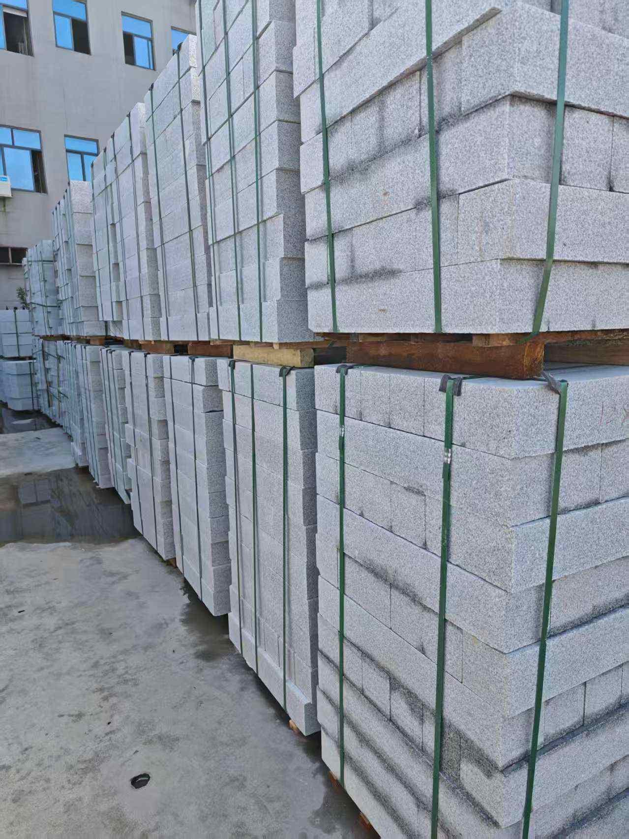 崇左芝麻白路牙石，路侧石